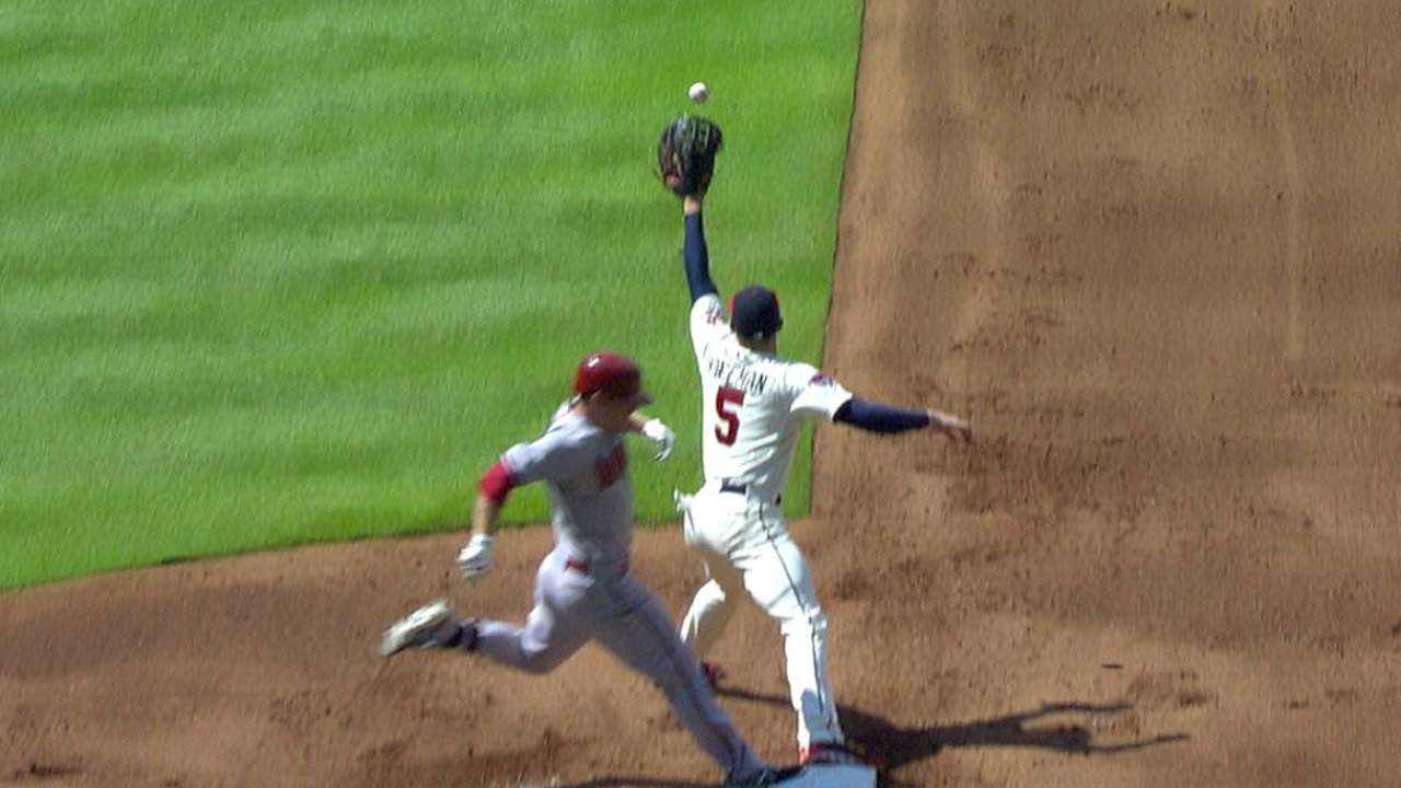 Gibson's successful challenge leads to D-backs run