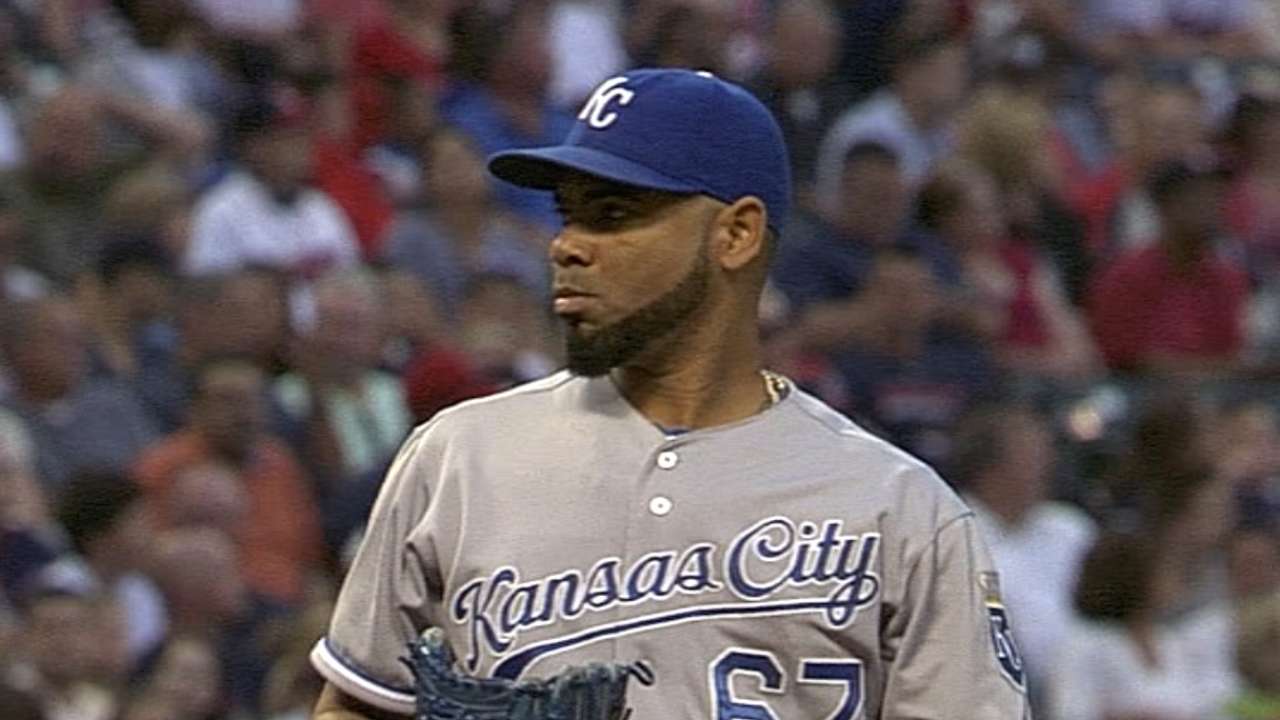 Cubs, reliever Bueno agree to Minor League deal