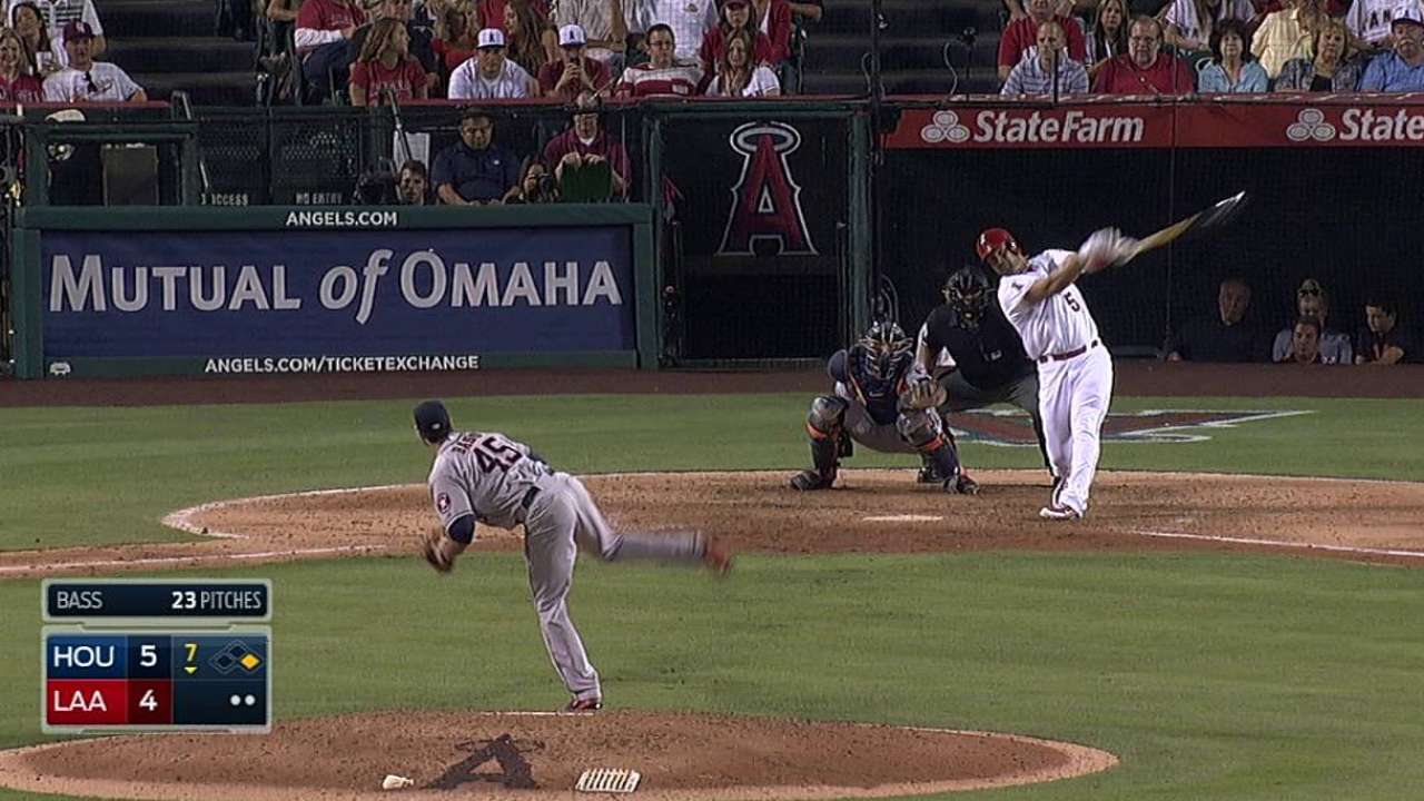Pujols pega HR y ayuda a Angels a vencer a Astros