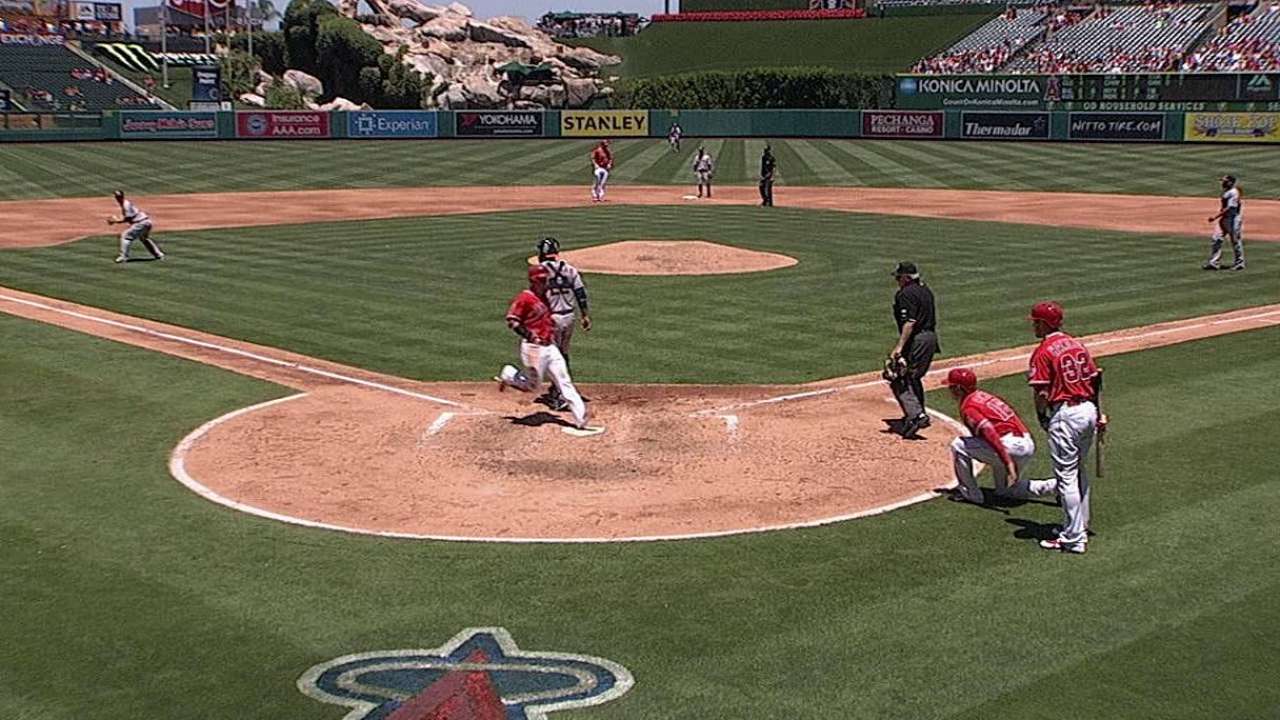 Angelinos barrieron a los Astros detrás de Richards