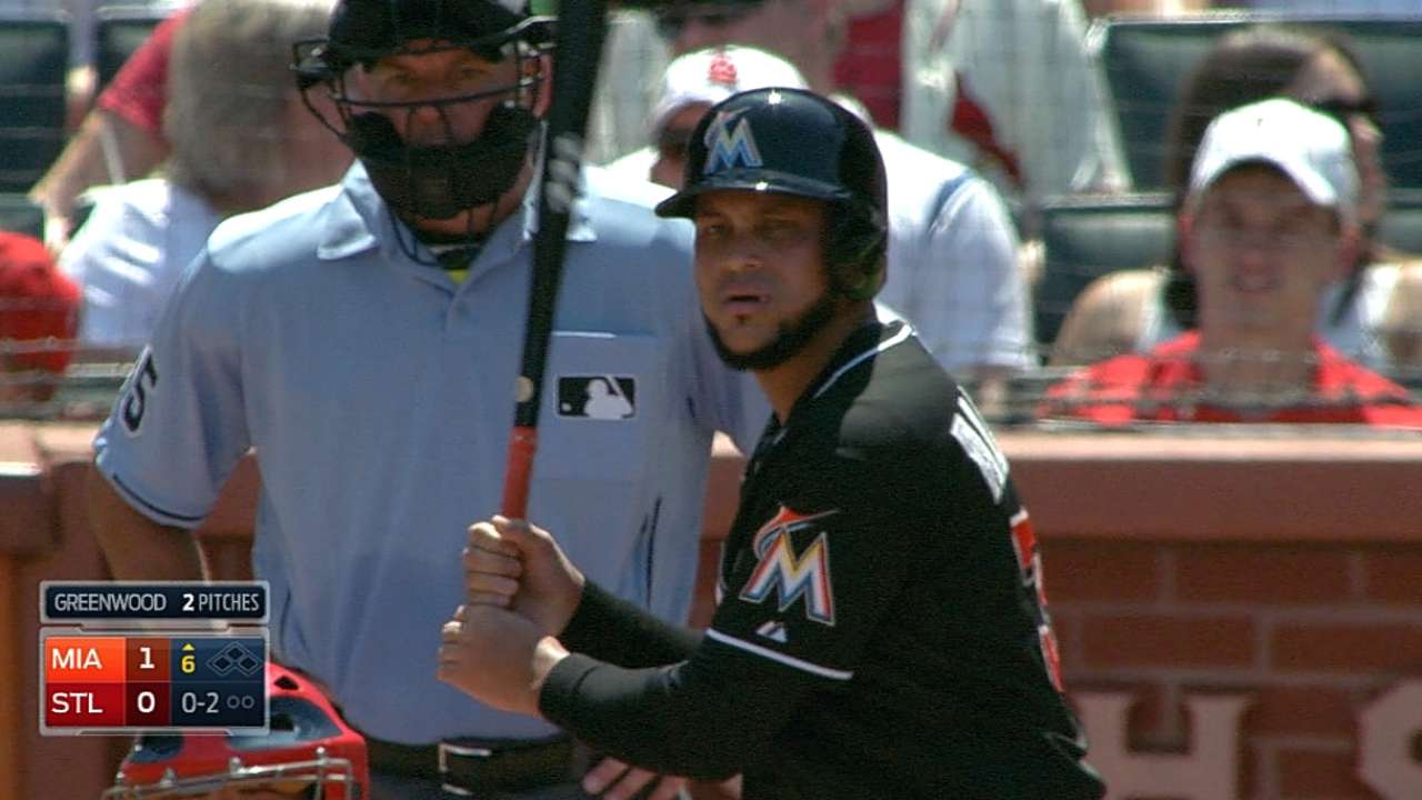 Brazo, bate de Alvarez guían a Miami sobre San Luis