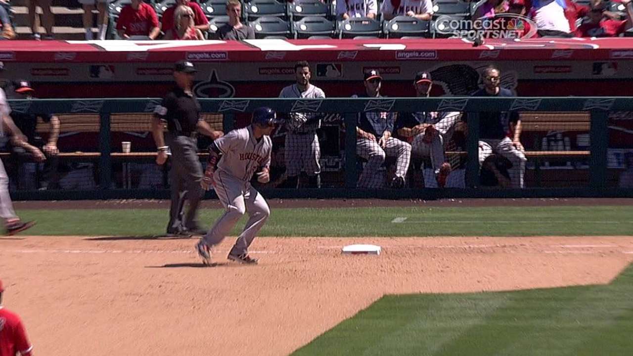 Astros fueron dominados por Richards en Anaheim