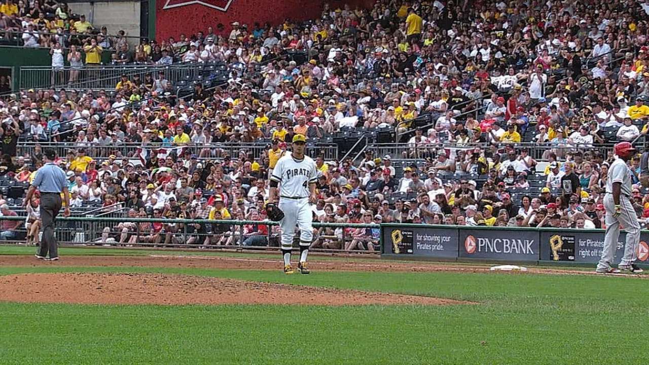 Locke beats Burnett to secure Bucs' first sweep