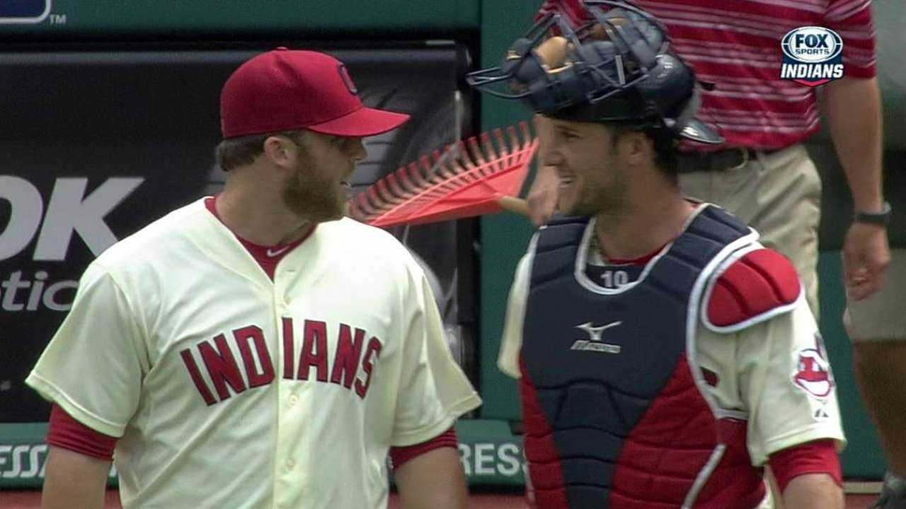 Holt makes defensive MLB debut with Indians