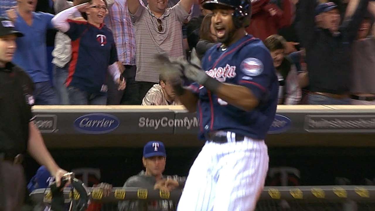 Mellizos vienen de atrás para vencer a los Rangers