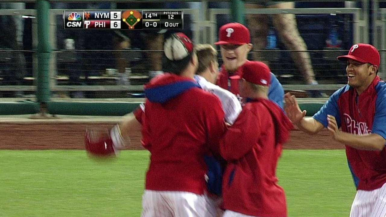Brignac hace ganar a Filis en 14 innings, sobre Mets
