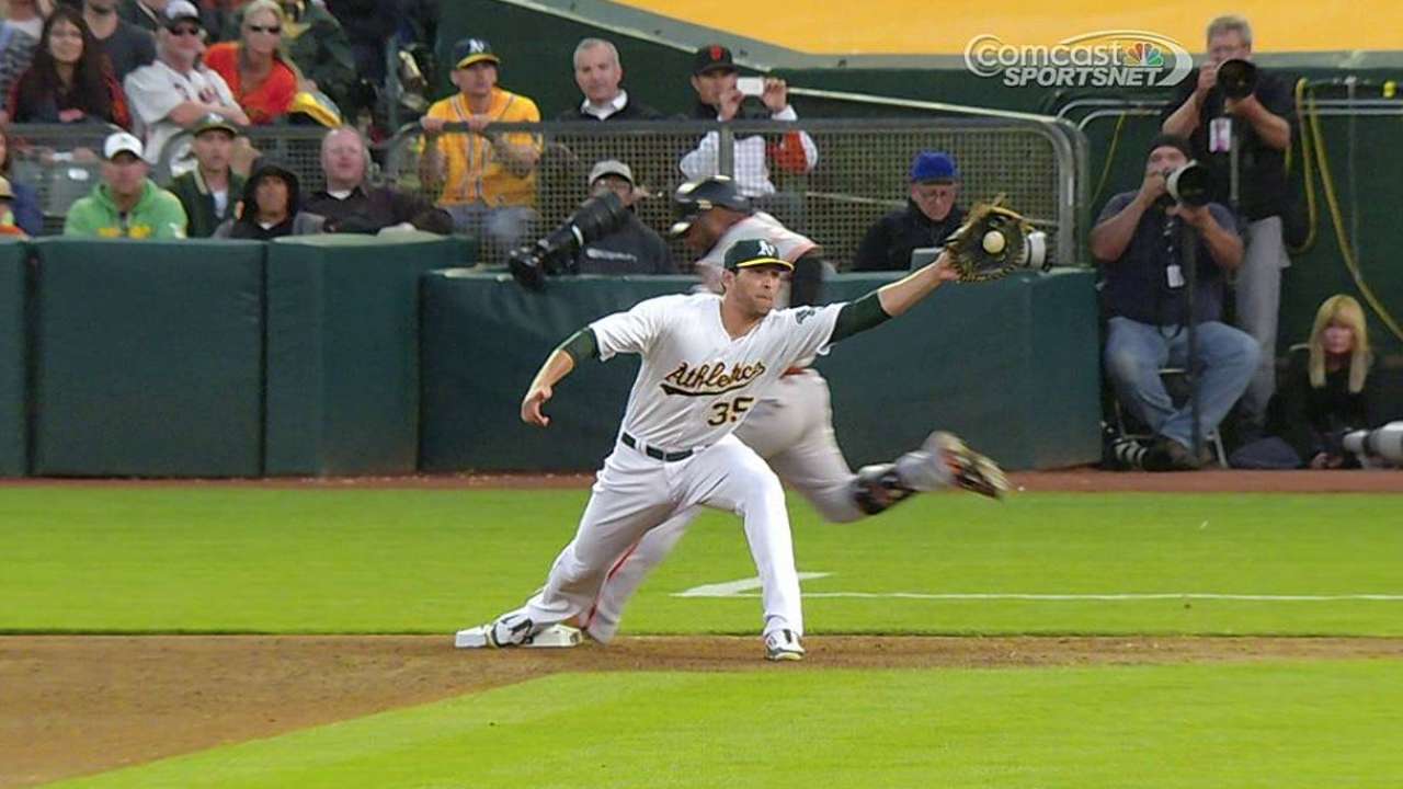 Challenge doesn't go Giants' way on play at first
