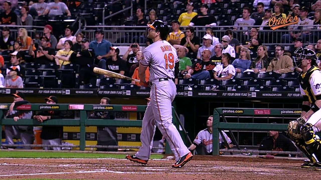 Davis da tres jonrones y Orioles vencen a los Piratas