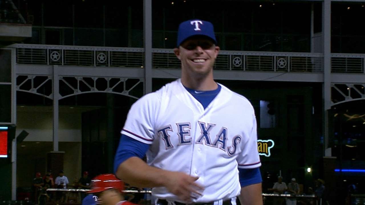 Catcher Gimenez pitches 1-2-3 inning to aid 'pen