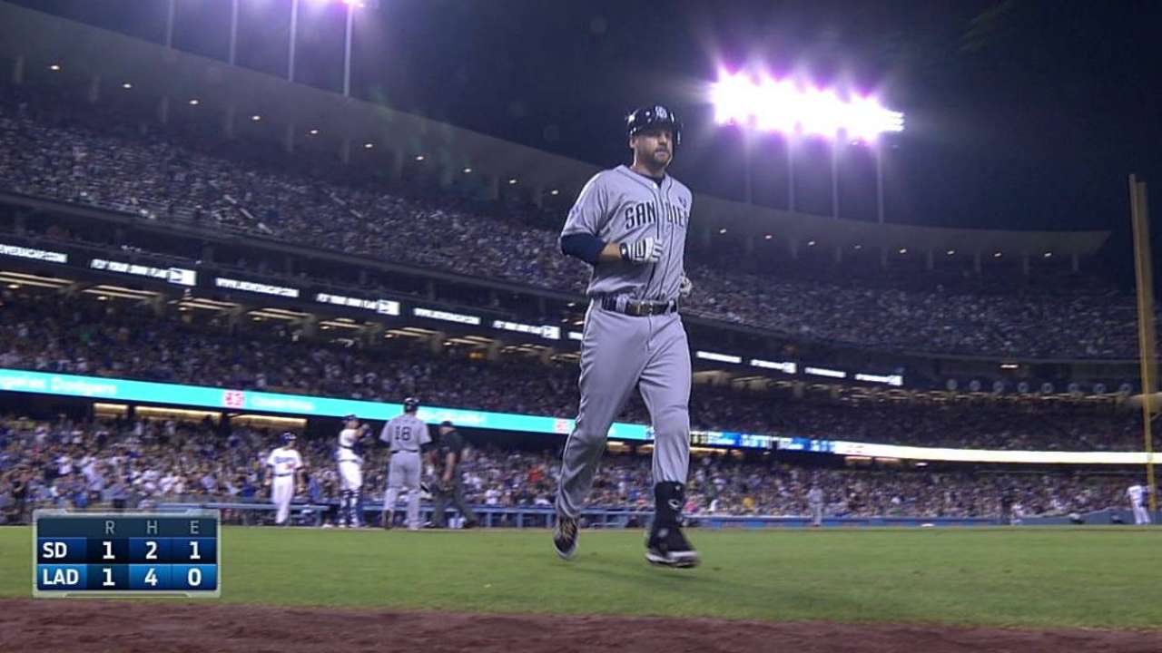 Padres acaban con racha de Kershaw, pero pierden