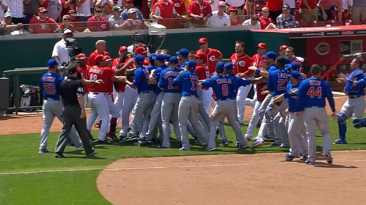 Tempers flare in Cubs-Reds finale