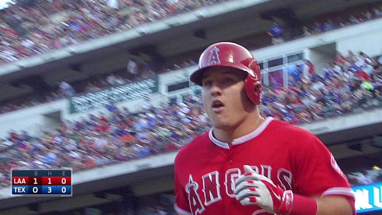 Richards domina a Texas y gana 7mo juego en fila