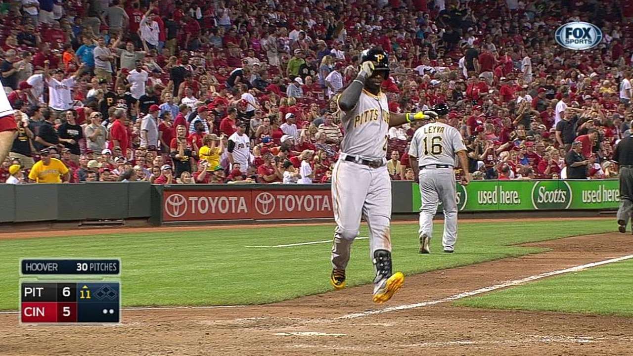 Par de HR de McCutchen dan victoria a los Piratas