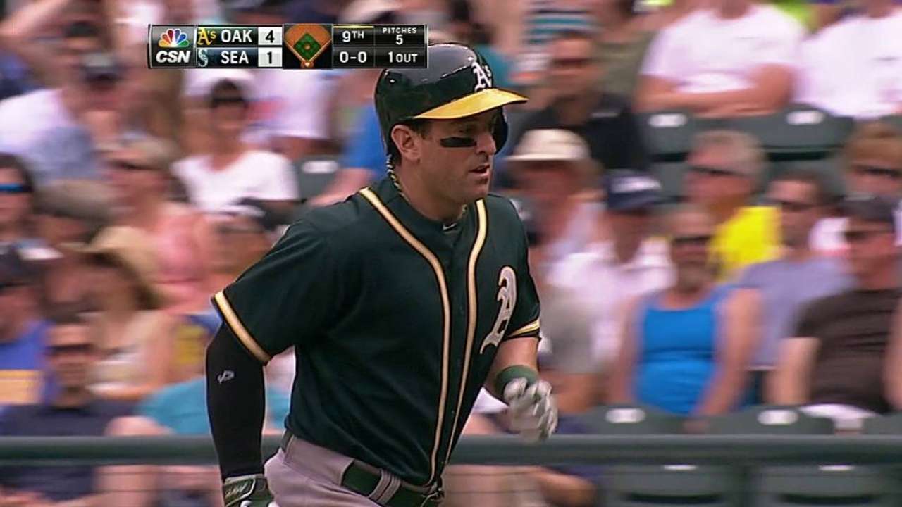 D-backs ink veteran infielder Punto to Minor League deal