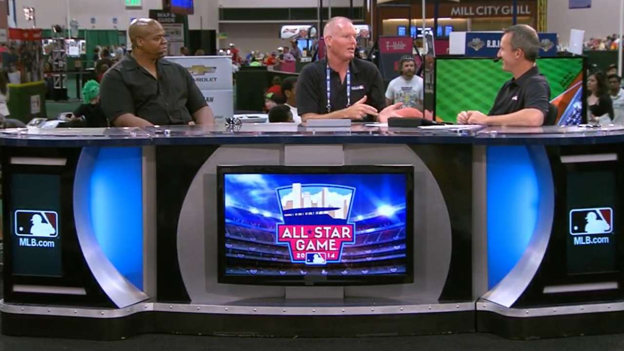 Legends open up to visitors at FanFest clubhouse