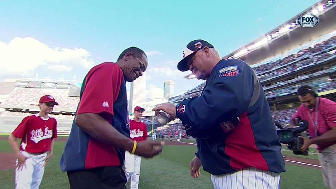 Carew appreciates special bond with Twins