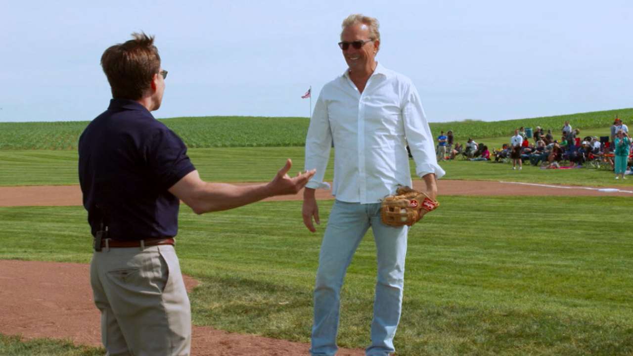 Neshek takes detour to Field of Dreams