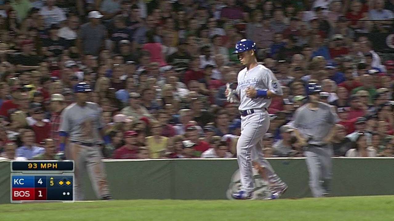 Hosmer's bat stays red-hot in loss to Red Sox