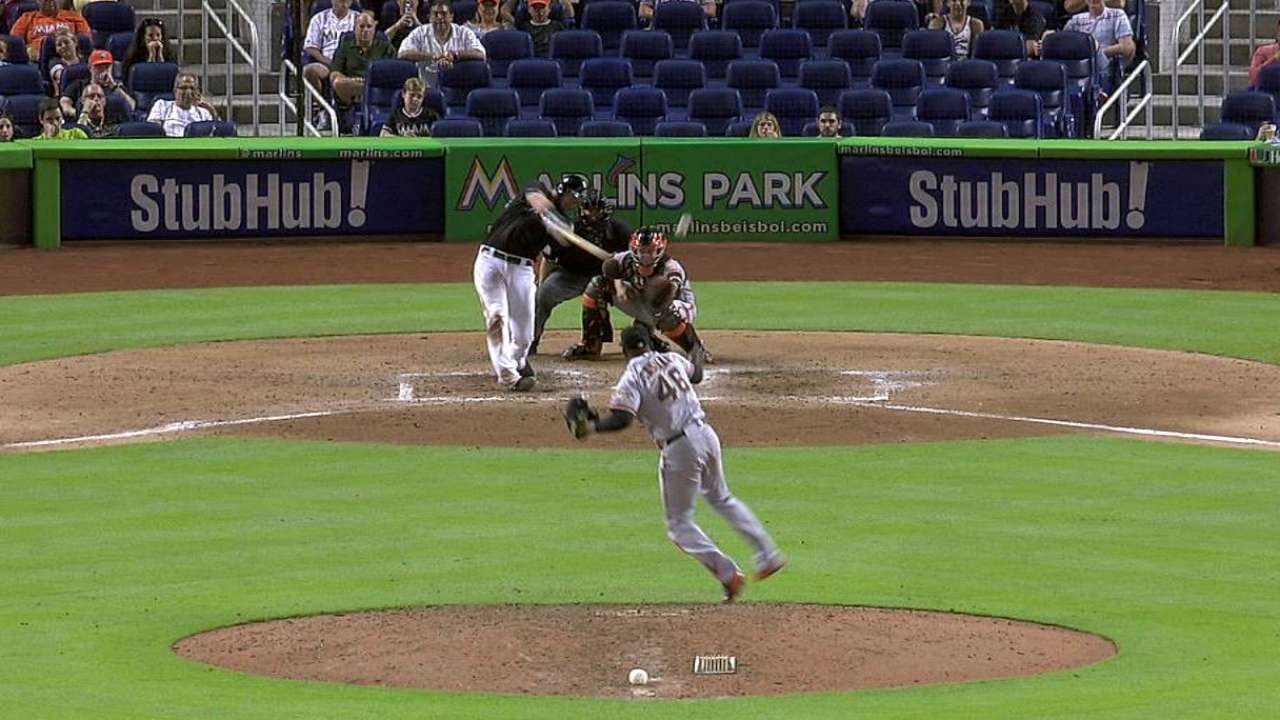 Sandoval pega tres hits y Gigantes vencen a Marlins