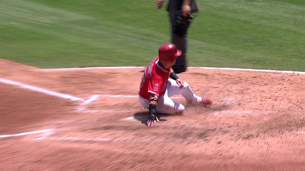 Hamilton back in lineup after resting knee