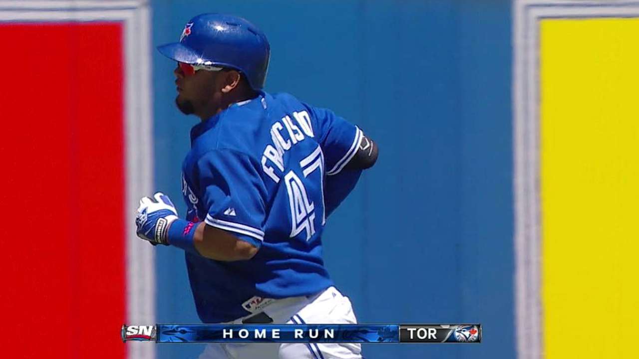 Francisco empujó cuatro y Toronto venció a Boston