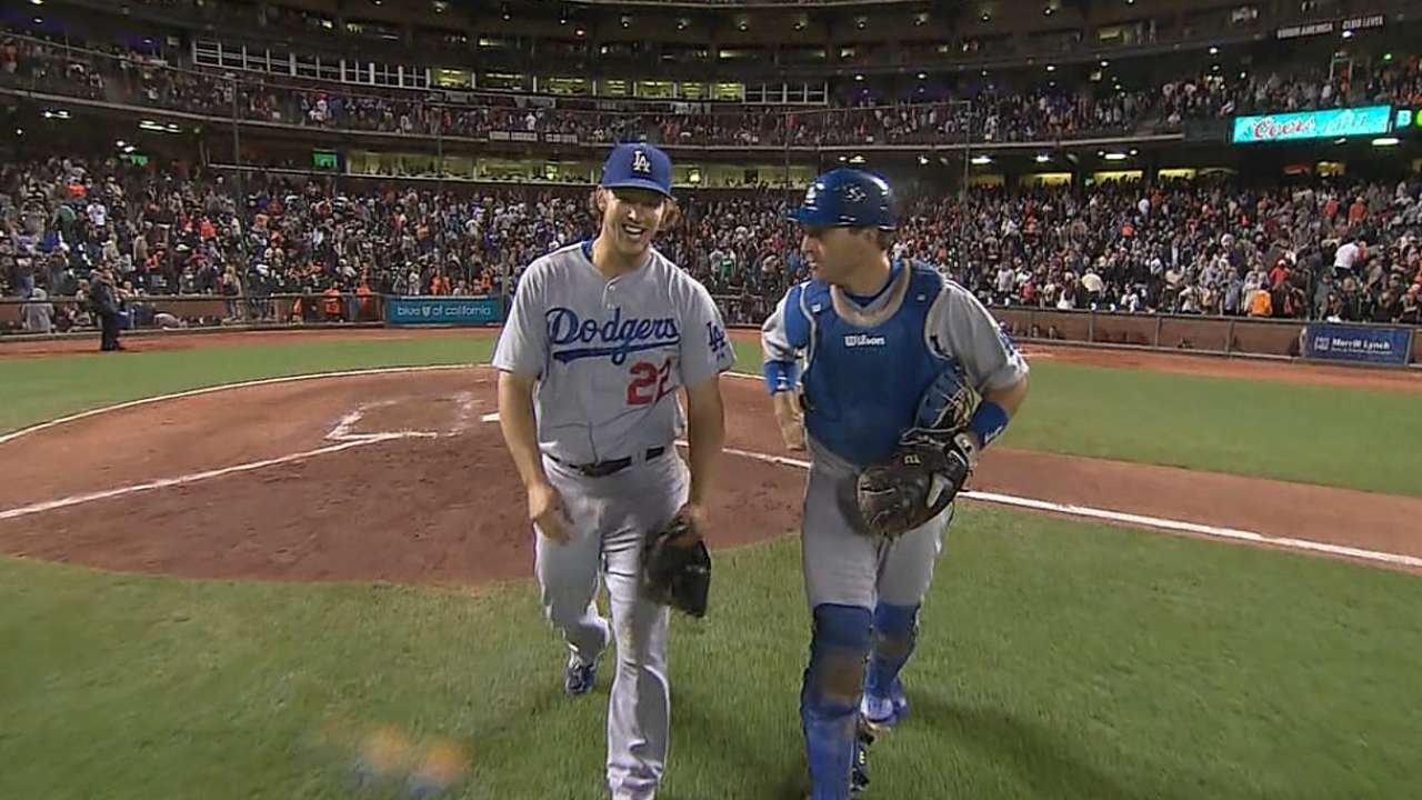 Kershaw's two-hitter puts Dodgers back in first