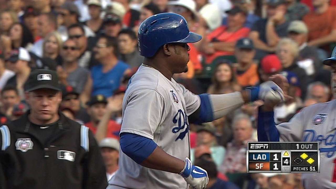 Dodgers barren a Gigantes y se afianzan en la cima