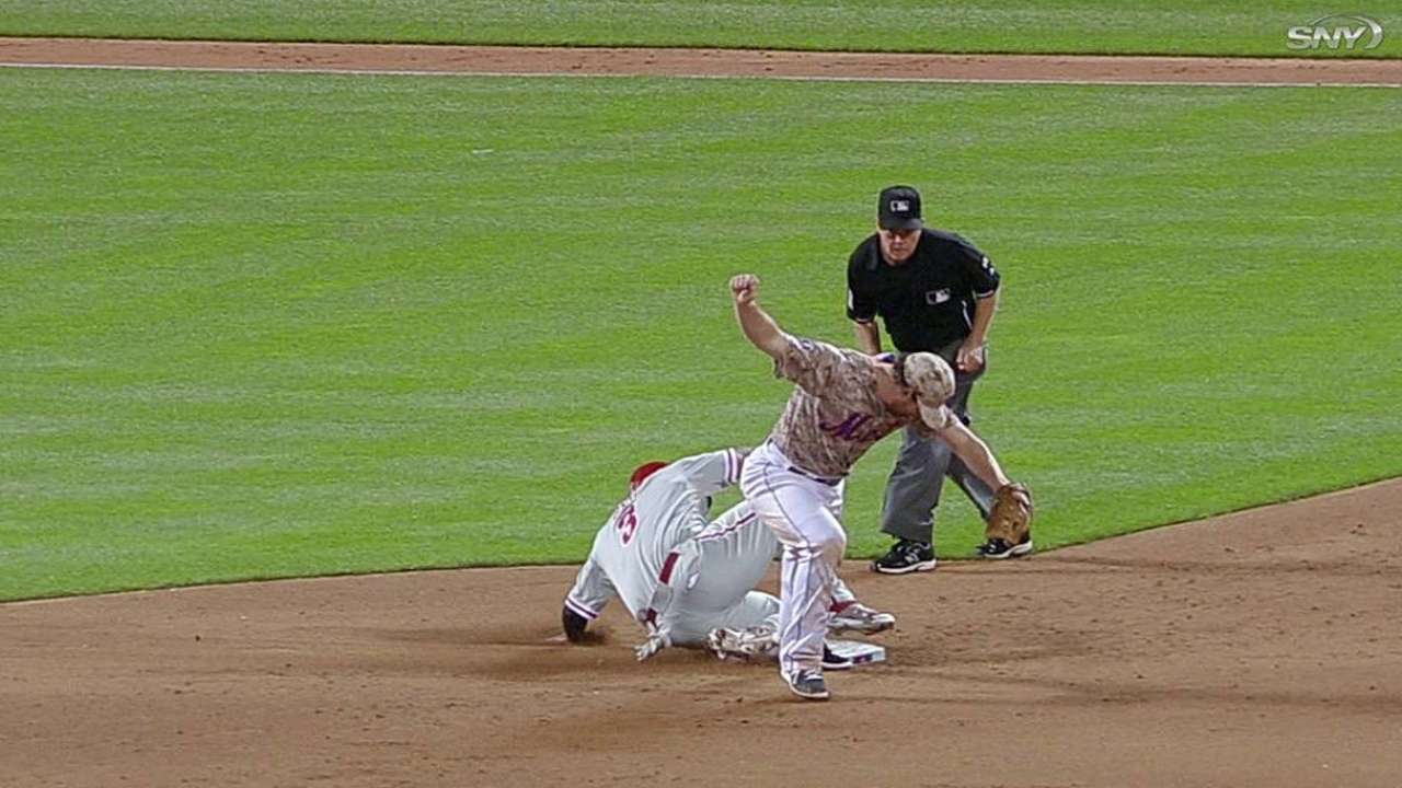 Colon escapes jam after Mets lose challenge