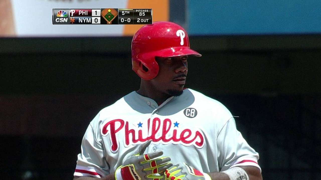 Phils' Howard hosts event to promote literacy