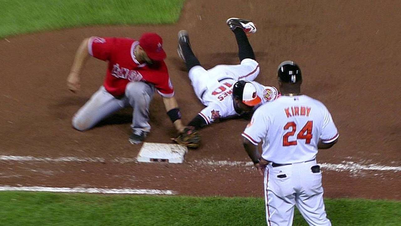 Orioles lose challenge as Jones picked off in 11th