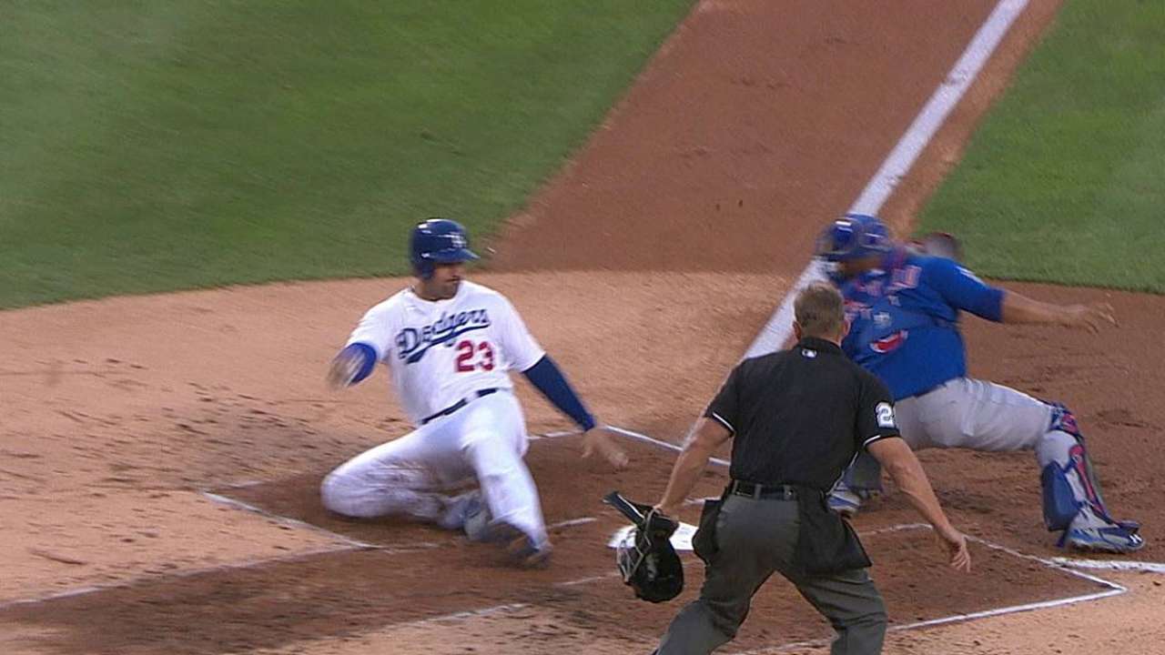 Gonzalez exits with right knee contusion