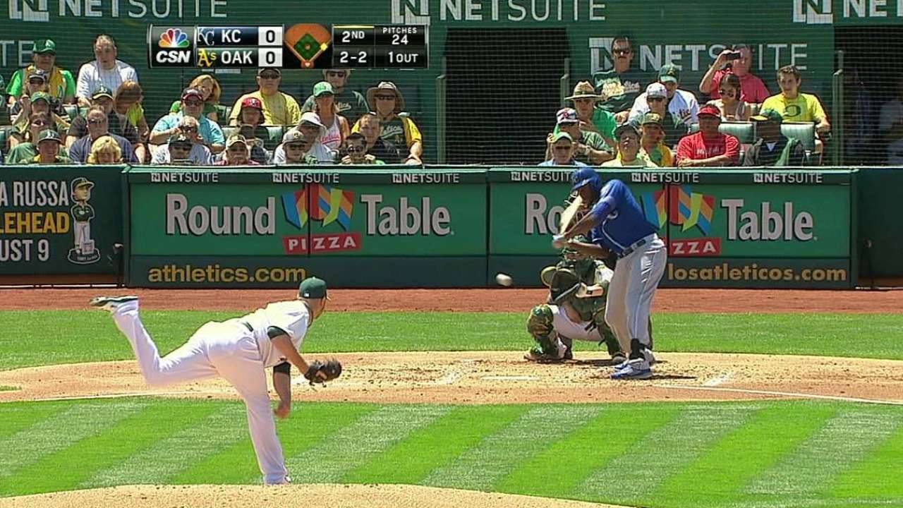 Lester tuvo un buen debut y Oakland superó a K.C.