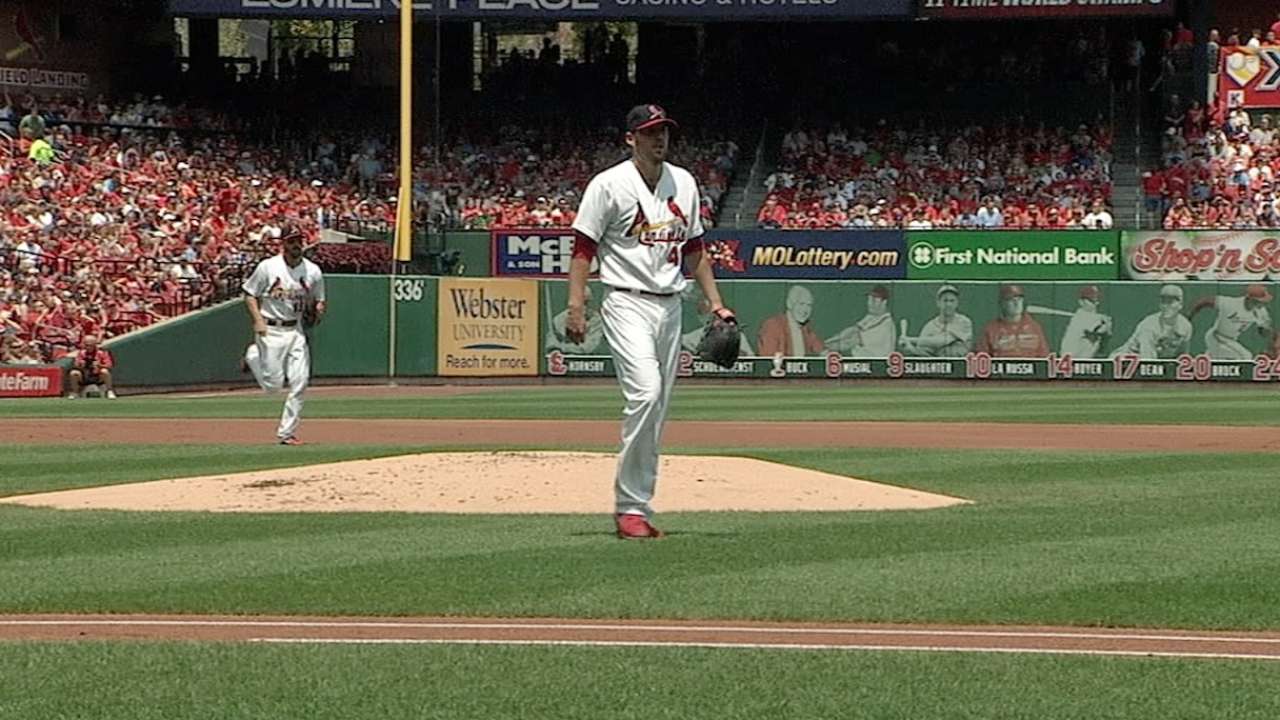 Lackey vence a Cerveceros en debut con Cardenales