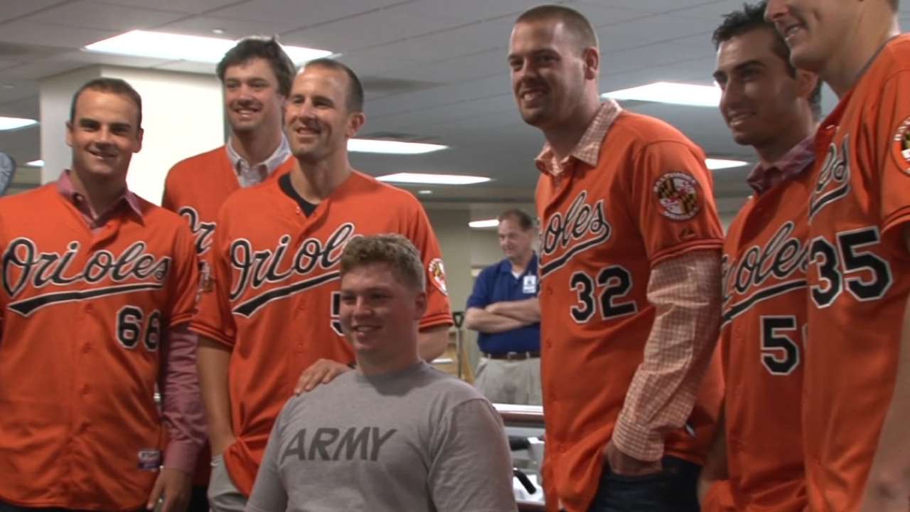 Visit with wounded veterans has big impact on O's