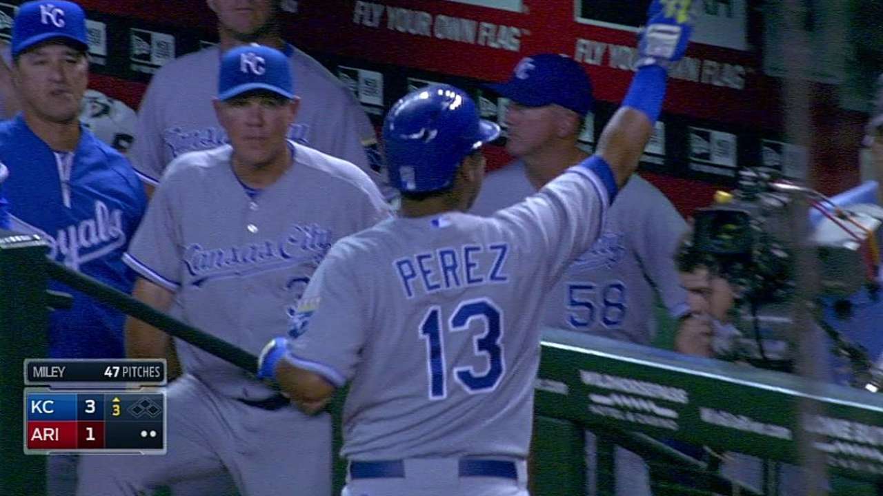 Pérez pega jonrón en paliza de Reales en Arizona