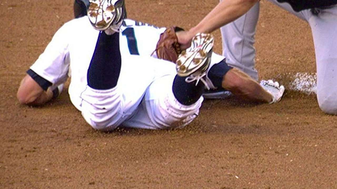 Braves lose challenge on attempted pickoff