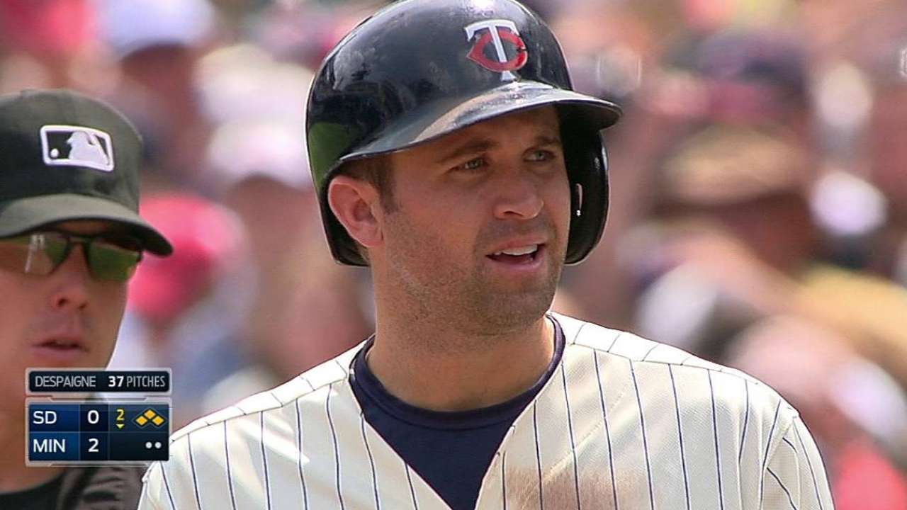 Padres remontan y vencen a Mellizos en 10 innings