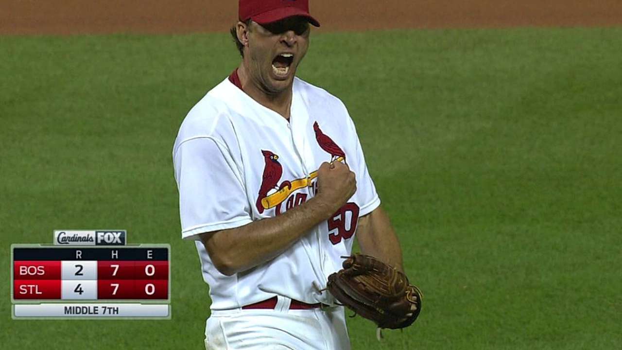 Strike back: Wainwright gets win No. 14