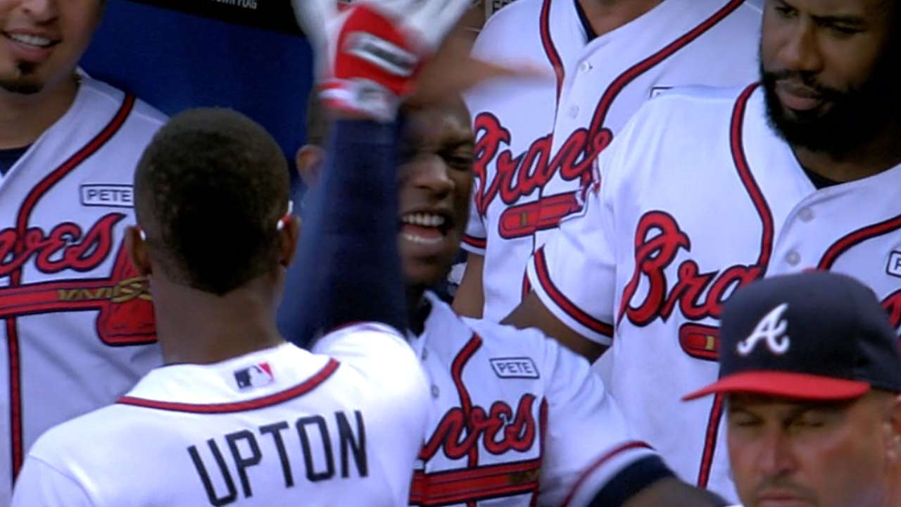 Bravos pegan 4 jonrones y vencen a Nacionales