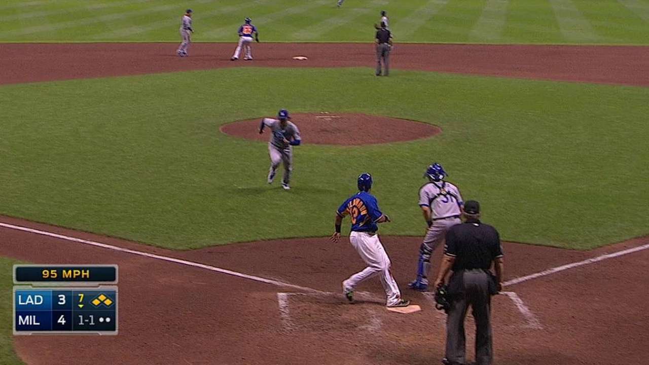 Parra, Weeks impulsan a Cerveceros sobre L.A.