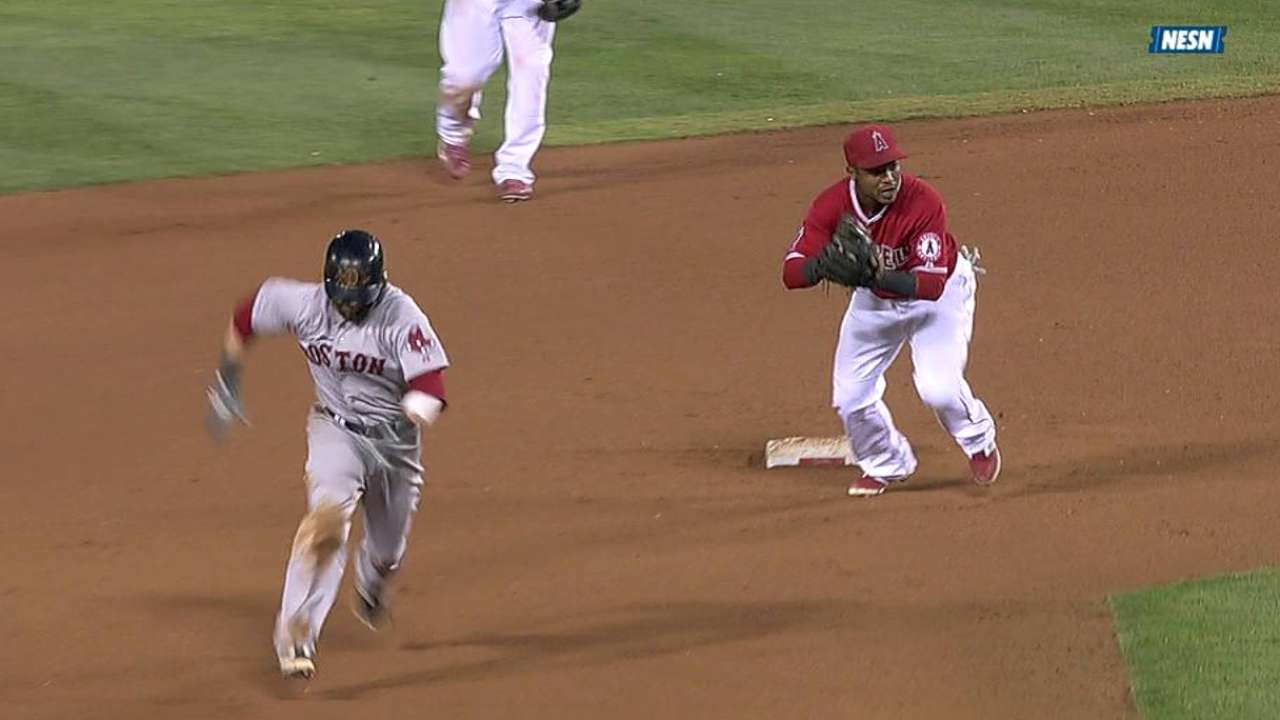 Pedroia's heads-up play nets two stolen bases