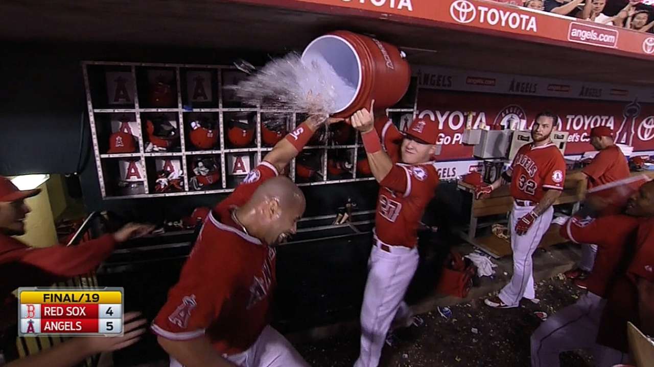 HR de Pujols le puso fin a maratón y ganó Angels