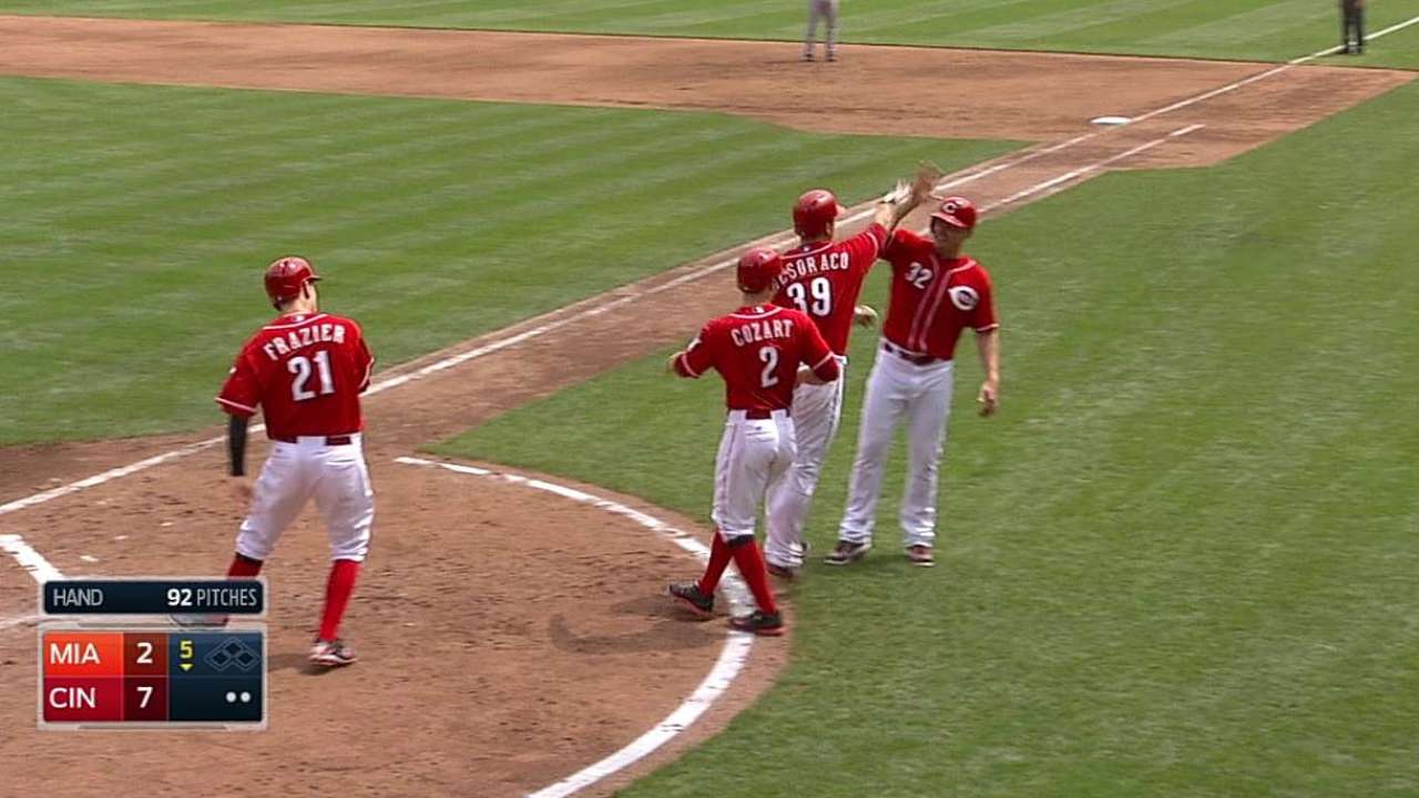 Cueto, Rojos lograron frenar las escobas de Marlins