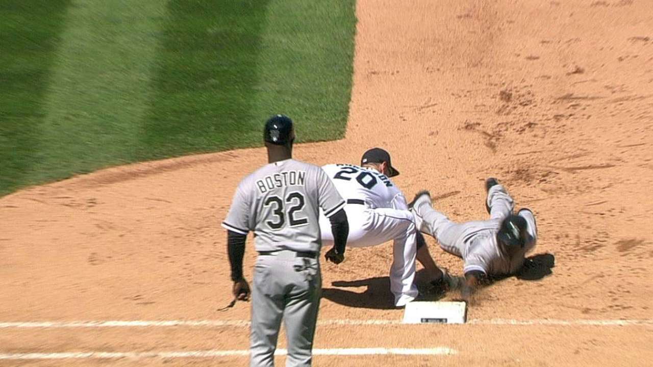 Mariners win challenge to erase runner at 1B