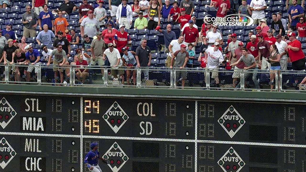 Overturned homer stifles Phils' late rally vs. Mets