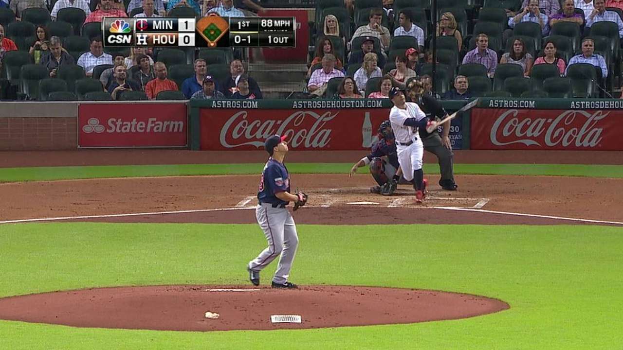 Altuve ligado a leyendas por su bate y su estatura