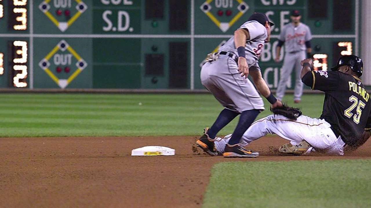 Tigers thwart Bucs' steal attempt on overturned call