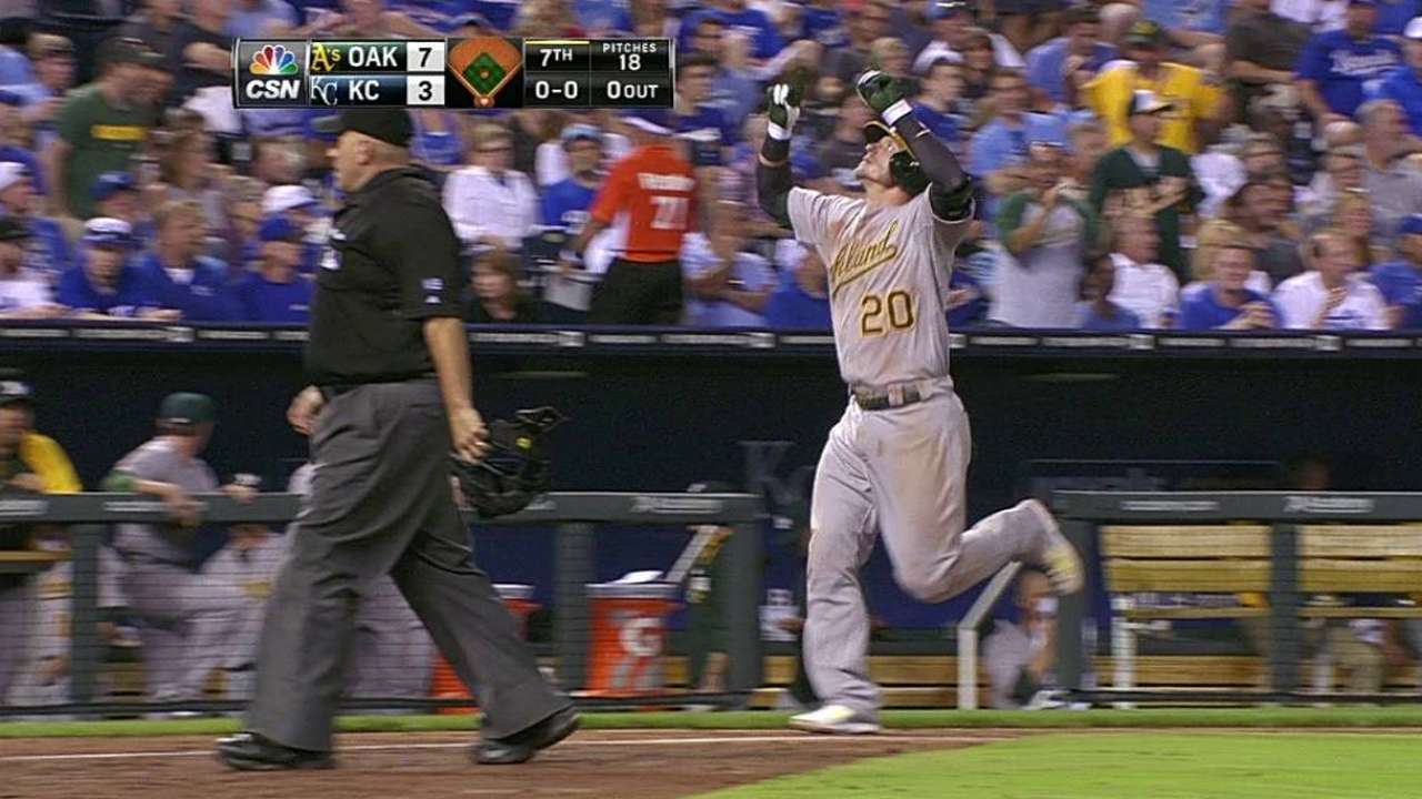 Jon Lester y los Atléticos frenaron a los Reales