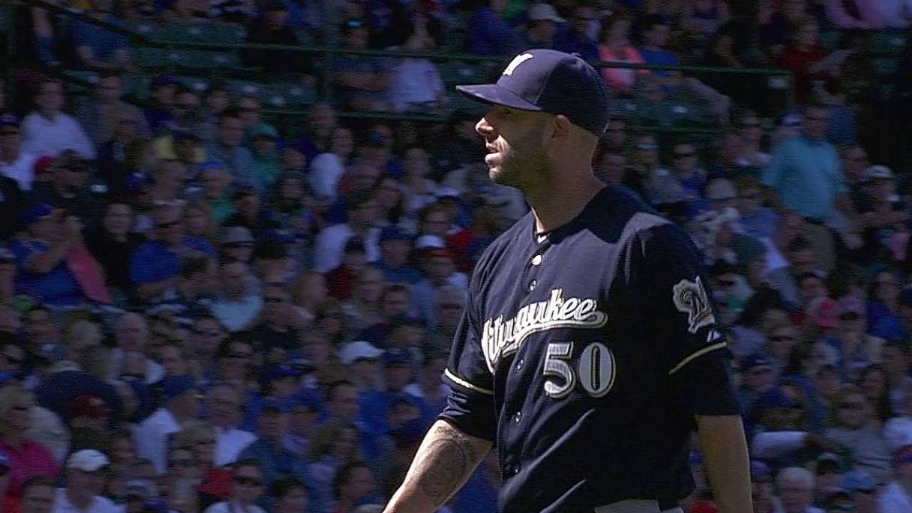 Fiers poncha a 14 Cubs en victoria de Cerveceros