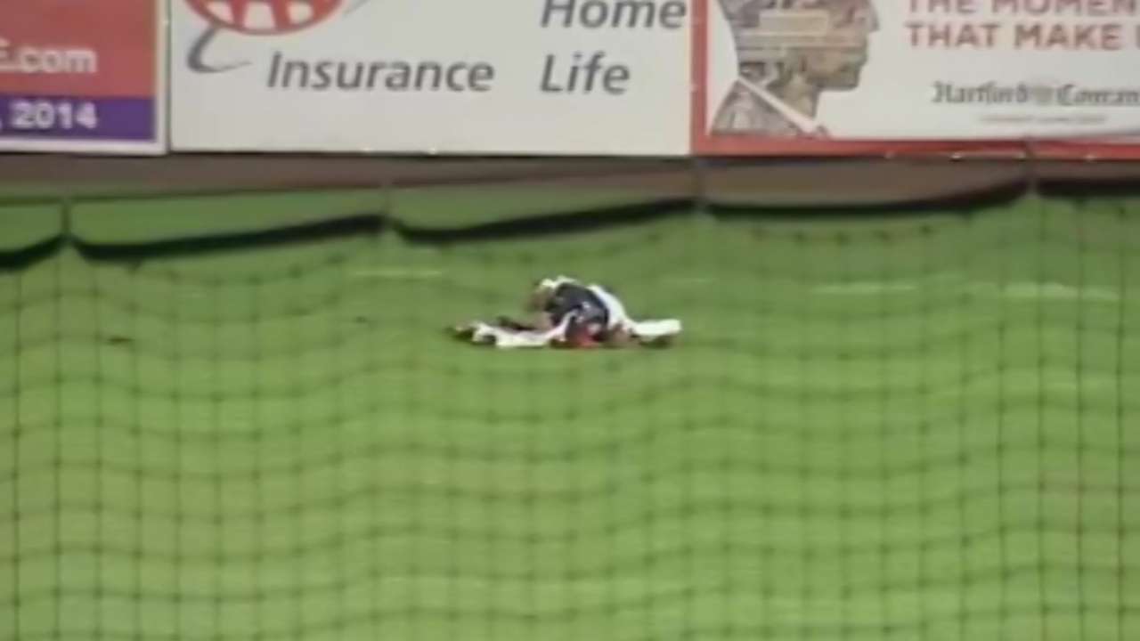Top prospect Buxton sustains concussion in collision
